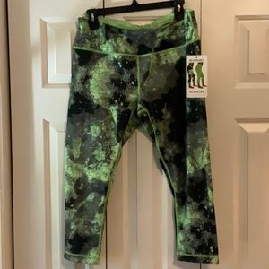 Active Life Reversible Workout Capris Size L